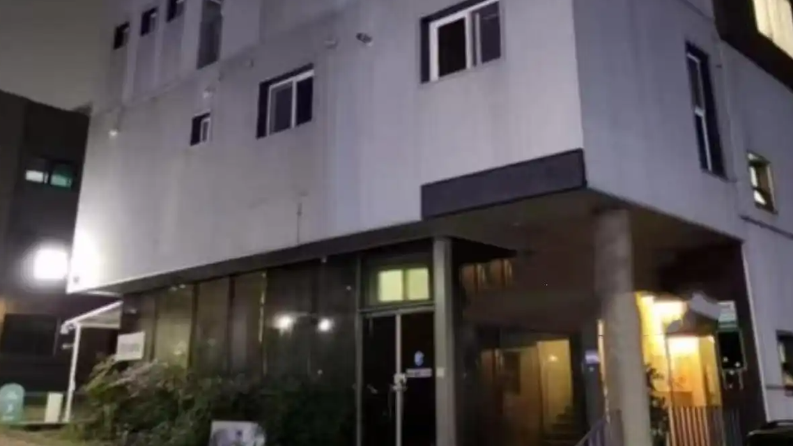 无人机违法试飞坠落致铁路中断4小时”