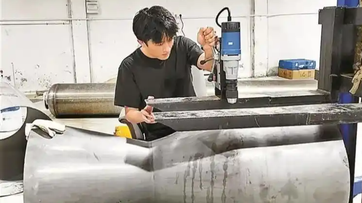 95后小伙“手搓”火箭升空3.7公里