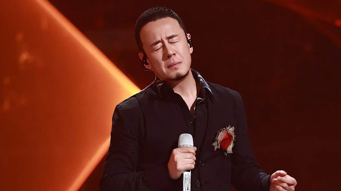  杨坤回应“18岁的腰”：是挺软的