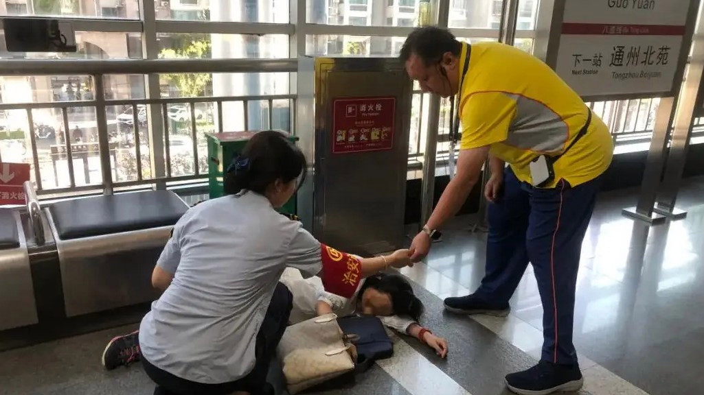  晕倒就吃糖？专家：晕倒不一定低血糖