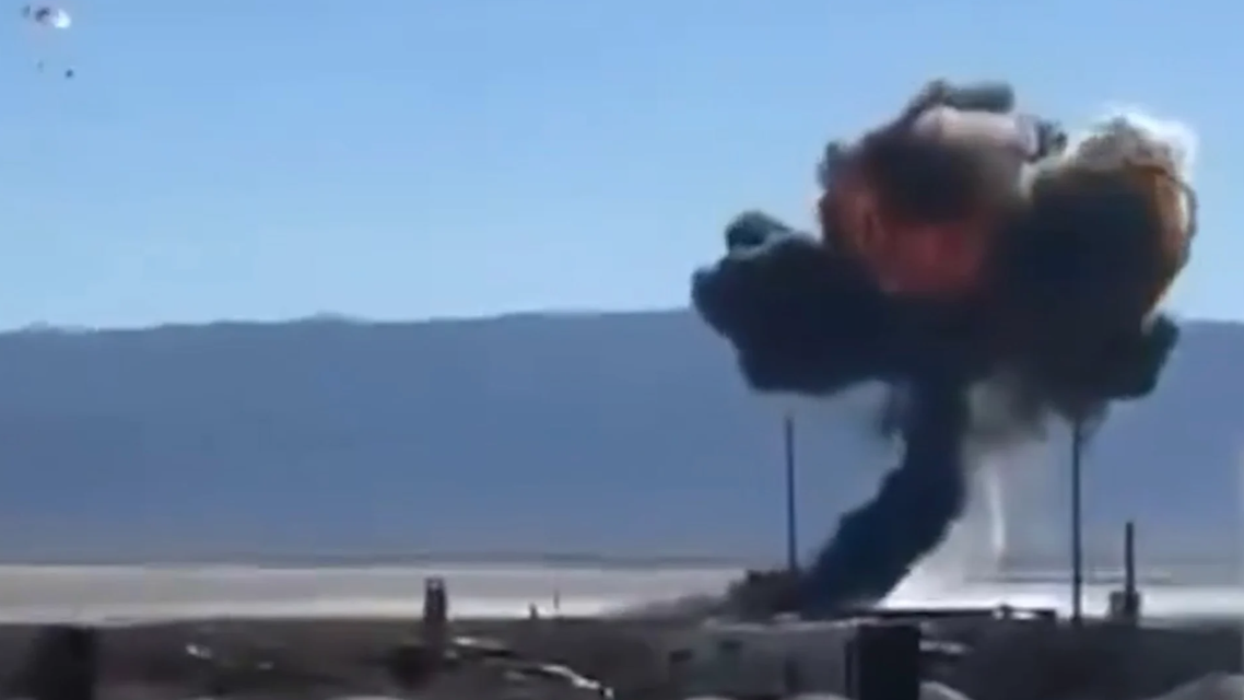 美军一F16战机坠毁 腾起巨大火球