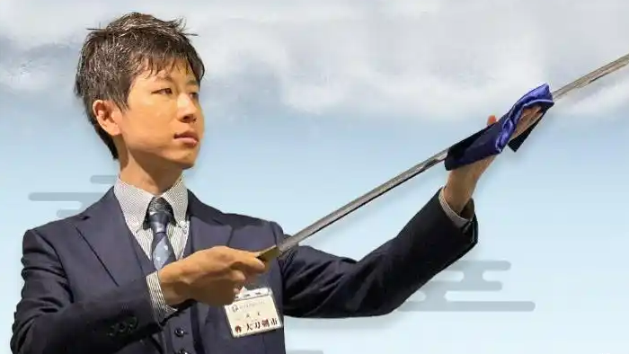 中国小伙儿杀进日本千年刀剑产业