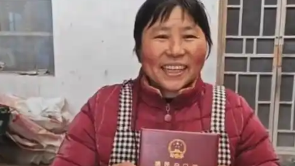 女子随夫姓30余年终于改回原名