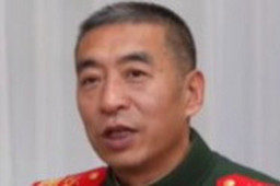   入伍30年“兵王”将退休不舍落泪 缩略图