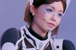 宋小宝的机器人搭档竟然是真人演的