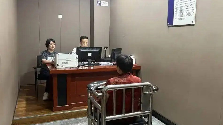  四川一月嫂用胶带自杀身亡？假