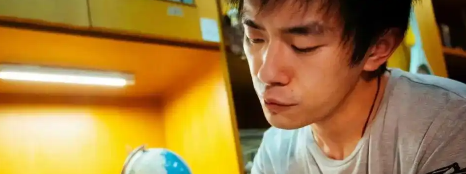 易烊千玺因身体原因终止进组安排