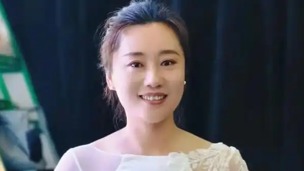 河北女主持疑被“老头乐”撞倒离世