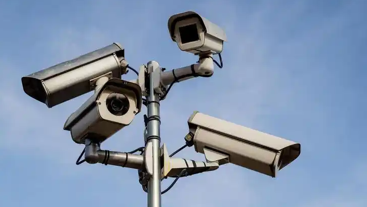 货车司机偷公安监控被抓：觉得画质好