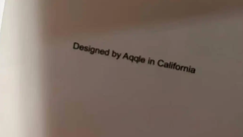  网购iPad开箱发现里面写着Aqqle