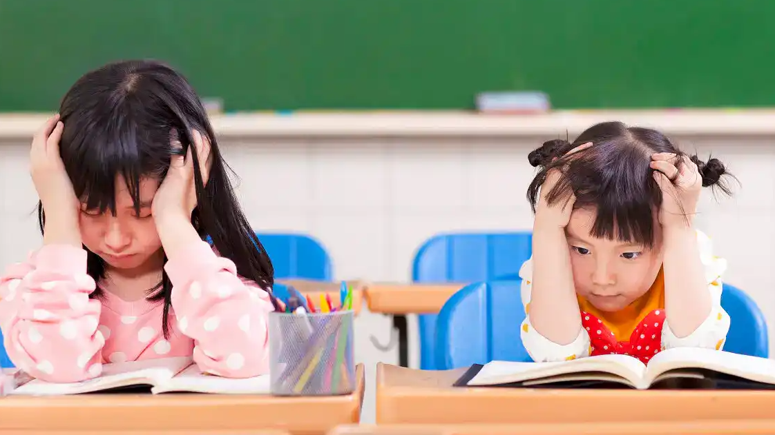  爸爸：你们班最低分谁啊 孩子：我