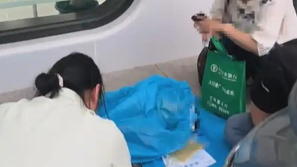  多方回应老人银行办业务发病离世