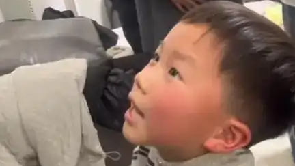  小孩姐拜年祝外公外婆早生贵子