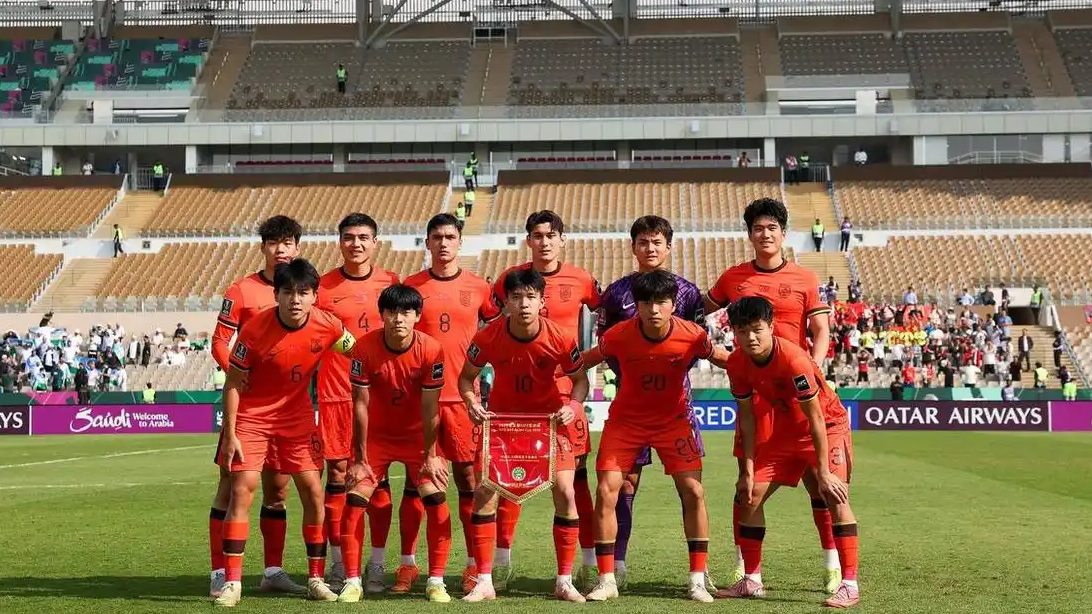 李昊手套都扑烂了