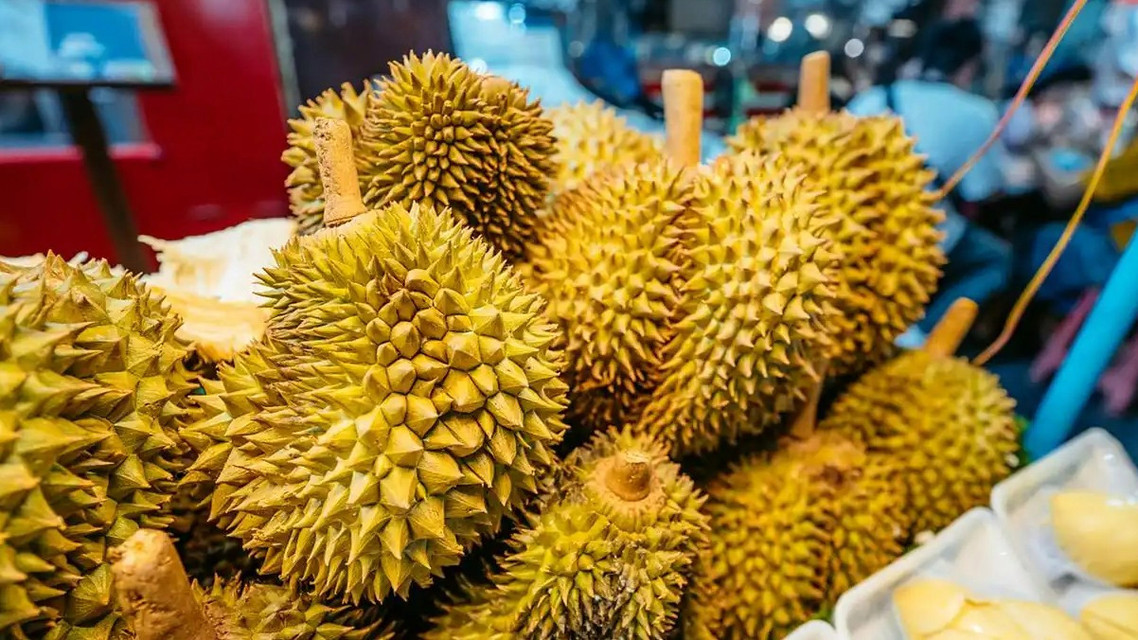  男子线上白嫖高端榴莲 线下低价甩卖