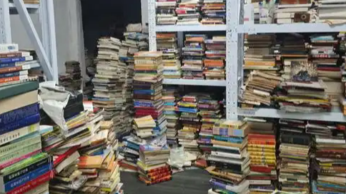 天津一博士满屋藏书惊呆网友