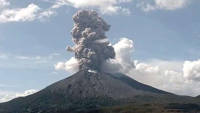  日本樱岛火山喷发 火山灰飘到市中心