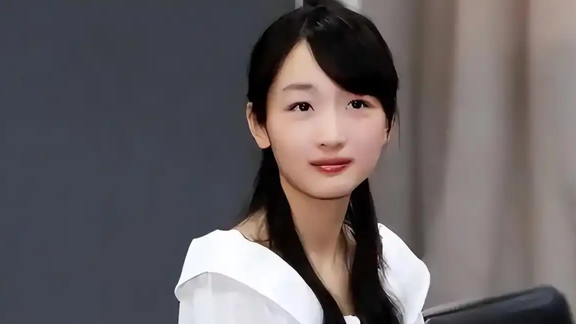  曝周冬雨话剧不背台词