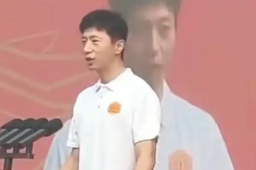 马龙作为博士新生代表发言