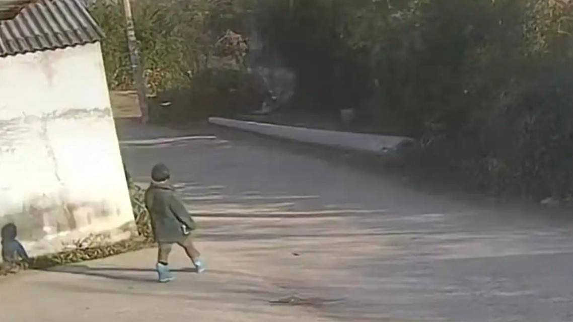 河南8岁失联女孩遗体在化粪池找到