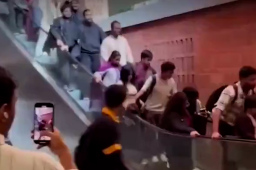   扶梯失控加速 数十人如坐上过山车 缩略图