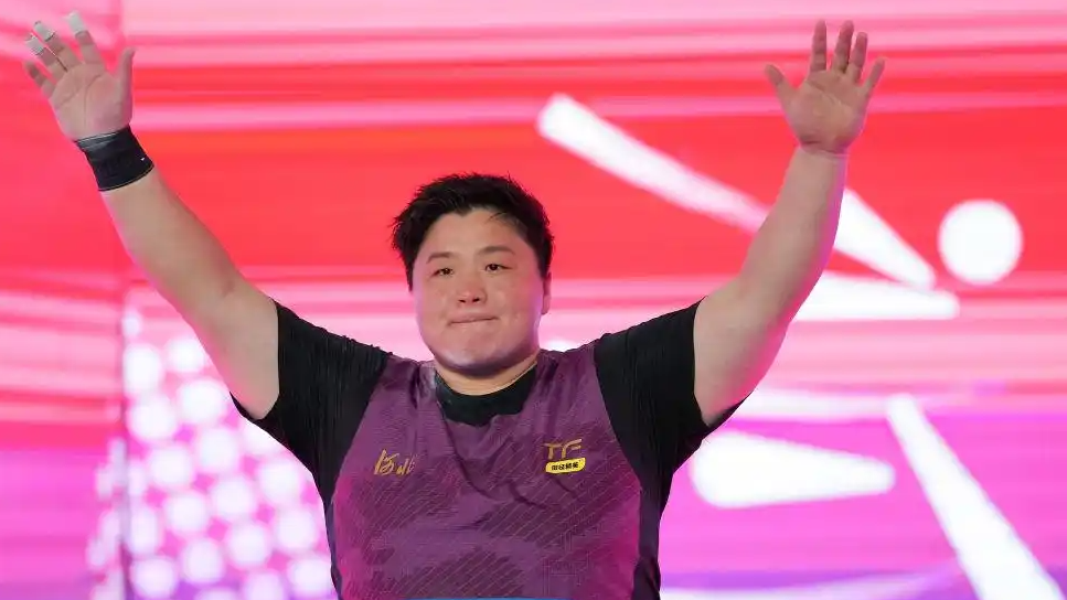 巩立姣：临别拥抱是纪念也是希冀