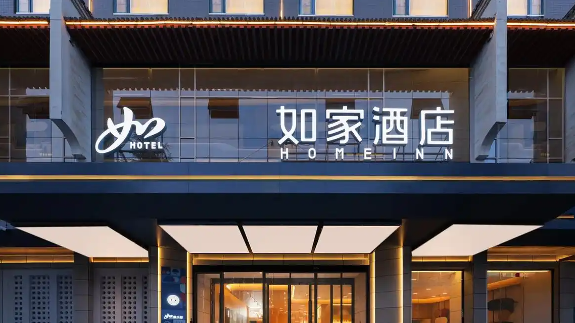  女子带娃住酒店被他人投屏不雅视频