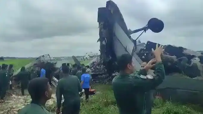  印度空军运输机坠毁起火致5死