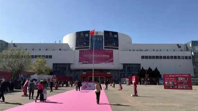 估价2600万翡翠原石亮相珠宝展