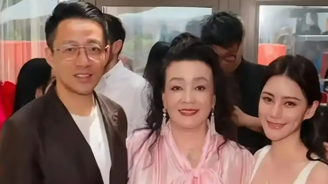  汪小菲四合院举办婚礼 保安门口把守