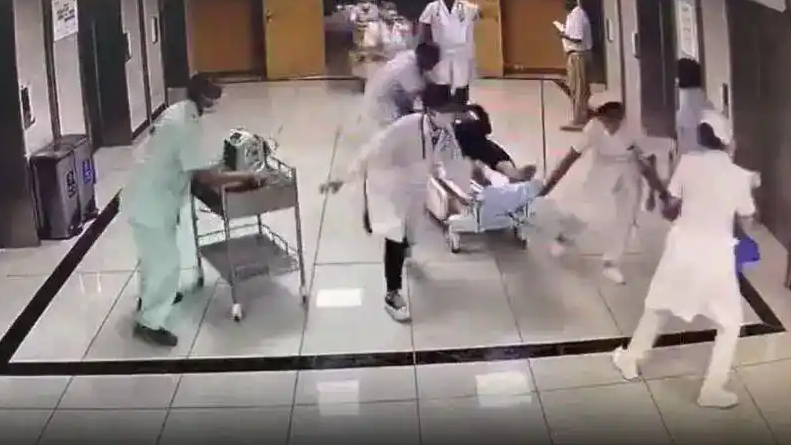  男子陪妻子就医时突然心跳呼吸骤停