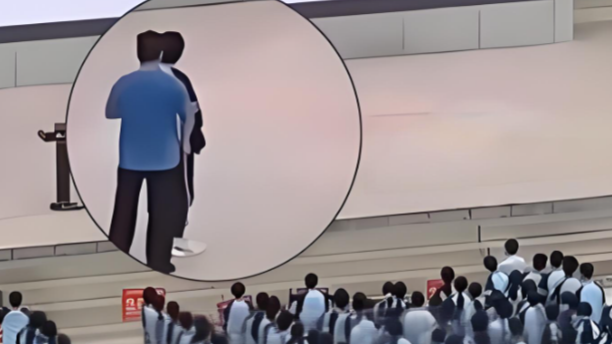 学生乱丢垃圾被放大屏批评 校方致歉