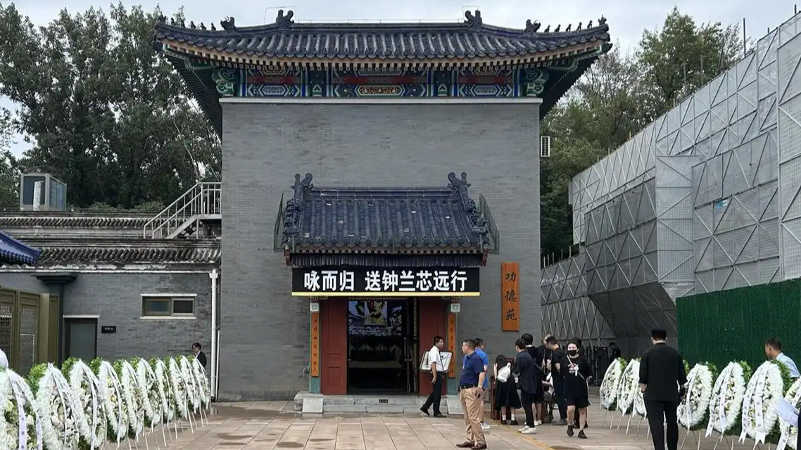 英皇将在县城学校操场办演唱会