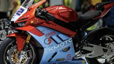 小伙骑张雪摩托车救火获免费送车