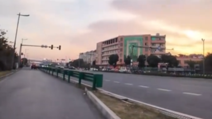 女子挑战不花钱生活 被餐馆老板教育