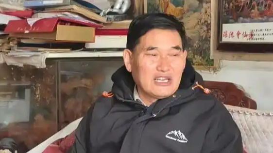  大衣哥仍在用诺基亚按键手机