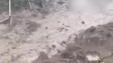 村支书发现河水异常迅速转移579人