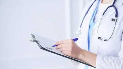  媒体评医生美颜照：妨碍谁看病了吗