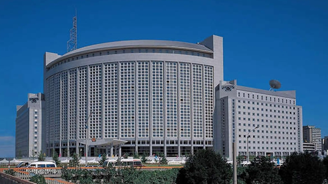  外交部深夜发声：勿要玩火