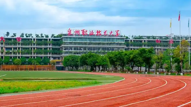  学生因走路看手机被劝退？校方回应