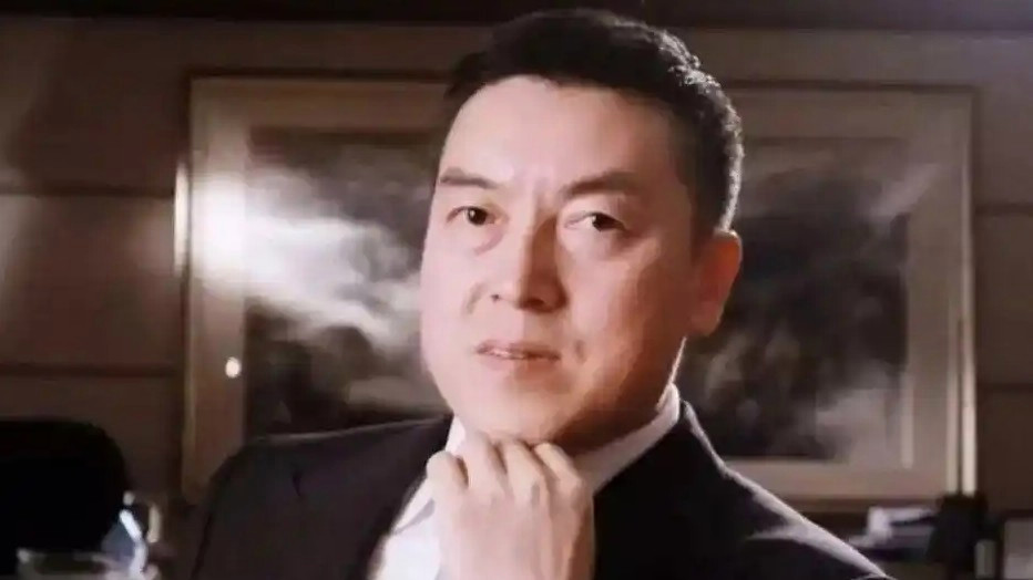 电梯亲密视频董事长近半股份转配偶