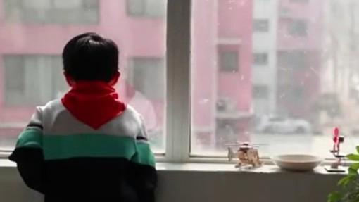 “我想去新jiang看爸爸”