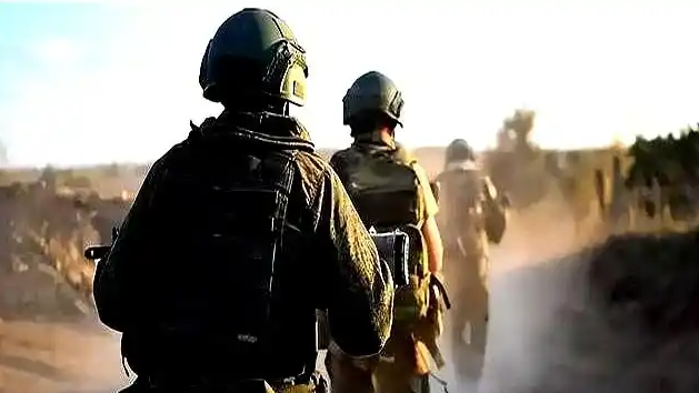 乌士兵地窝子里喝茶时被俄军俘虏