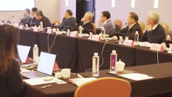 这场答辩 教授来了也得汗流浃背