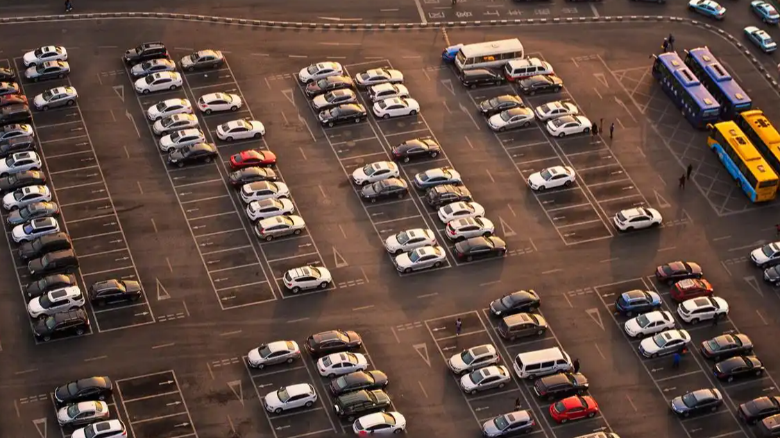 多地推行公共停车位全年免费