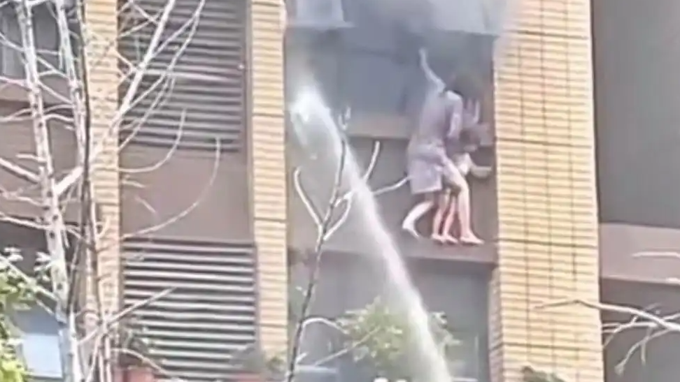 连云港母女坠楼：追问的方向更重要