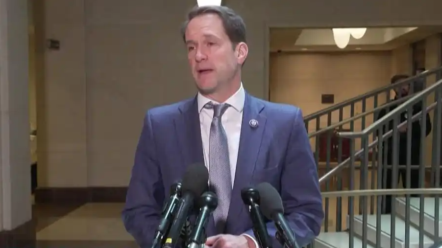 美国打击所谓“运毒船”视频引哗然