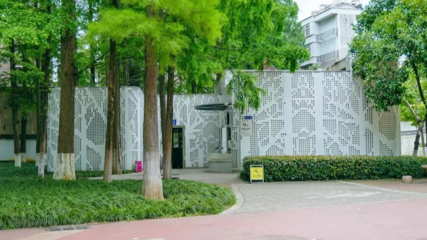 公厕因颜值火了 有人专程拍照打卡