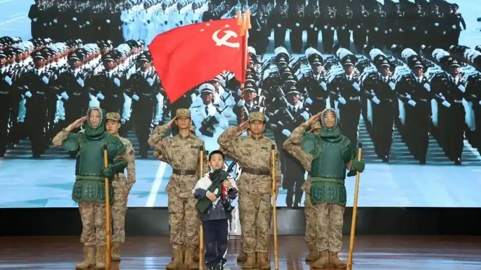 军人为何而战？9岁男孩回答全网刷屏