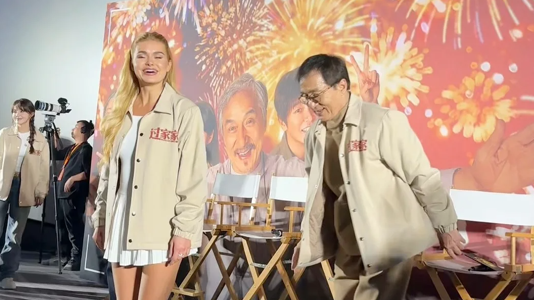 71岁成龙跟着帕梅拉跳瘦身操